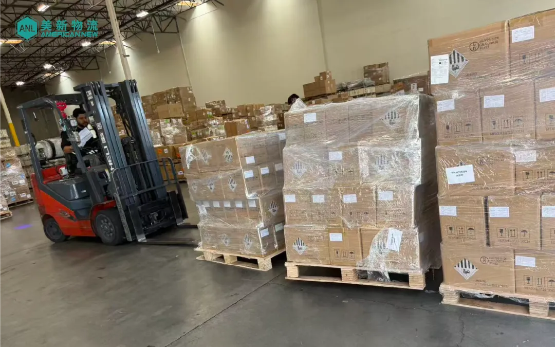 How is the storage cost for a third-party overseas warehouse calculated?