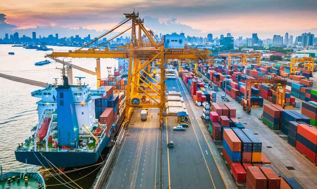 What should be done if the Port of Los Angeles really goes on strike and the containers that have already been unloaded at the port are left unattended?